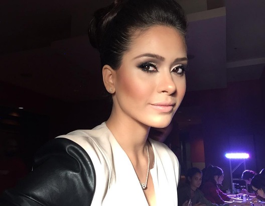 Danna Hernández taking a selfie