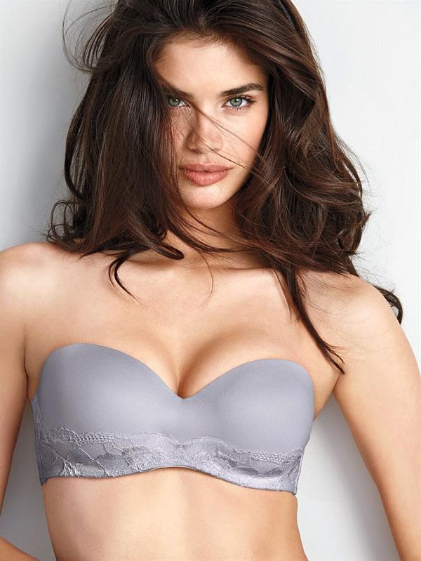 Sara Sampaio in lingerie