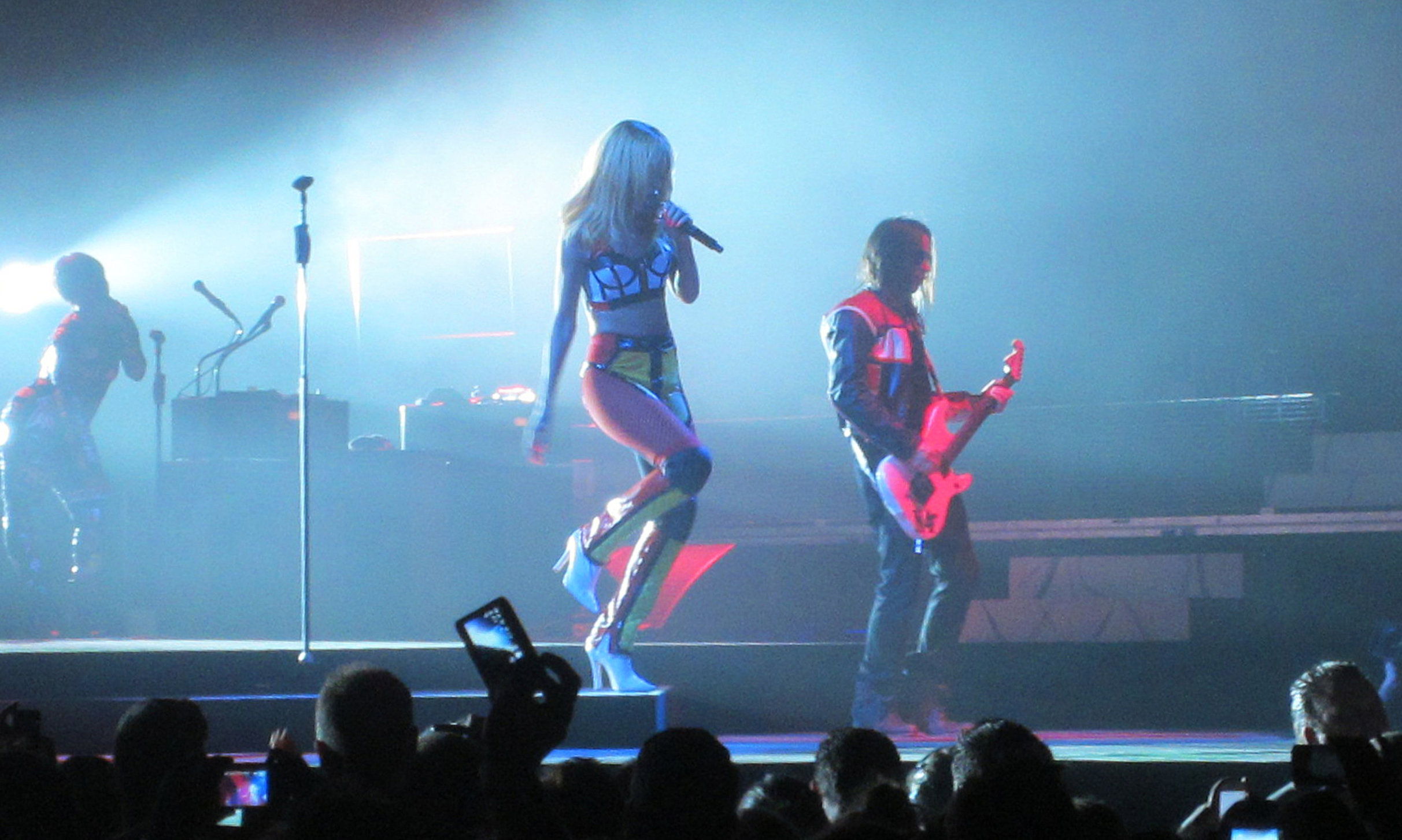 Rihanna performs 'Diamonds World Tour' in Antwerpen (June 5, 2013) 