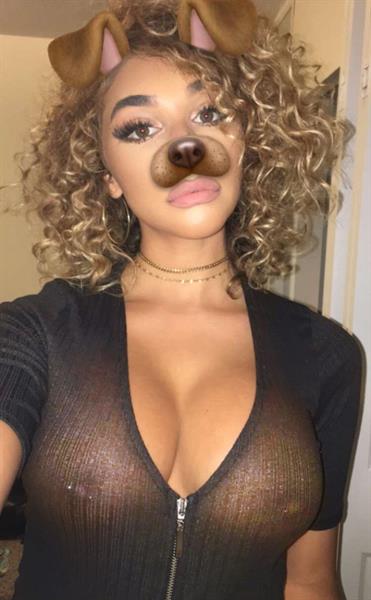 Chantel Jeffries taking a selfie