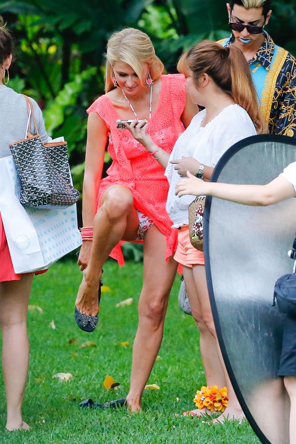 Paris Hilton At a photoshoot in Honolulu, Hawaii (June 1, 2013) 