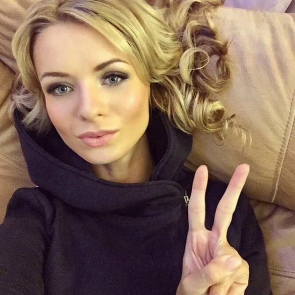 Ekaterina Enokaeva taking a selfie
