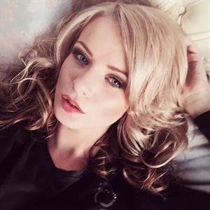 Ekaterina Enokaeva taking a selfie