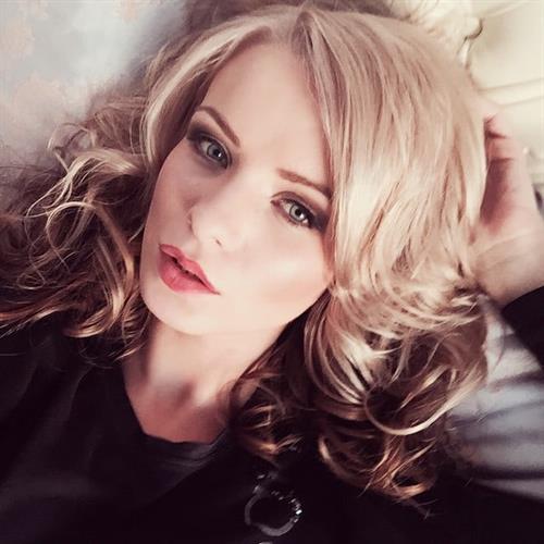 Ekaterina Enokaeva taking a selfie