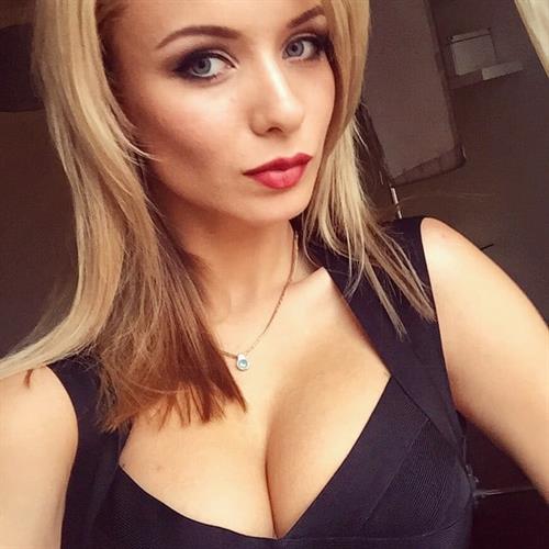Ekaterina Enokaeva taking a selfie
