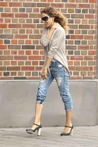 Sarah Jessica Parker Takes her children to school in New York City (May 23, 2013) 