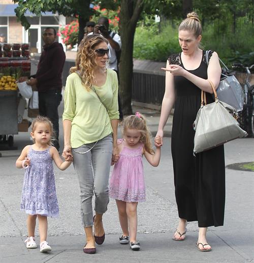 Sarah Jessica Parker Takes a stroll with her twins around the West Village in New York City (May 21, 2013) 