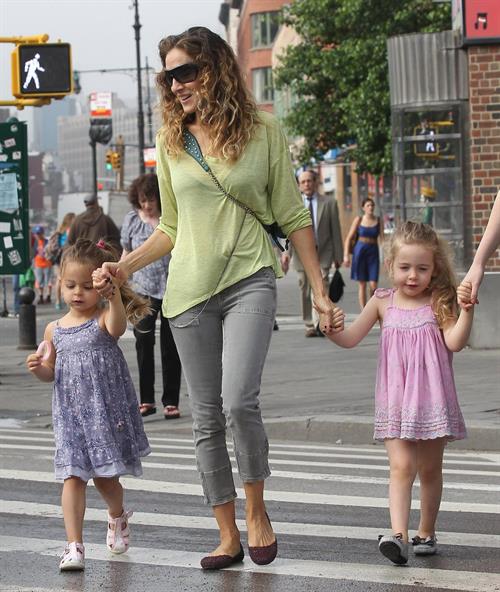 Sarah Jessica Parker Takes a stroll with her twins around the West Village in New York City (May 21, 2013) 