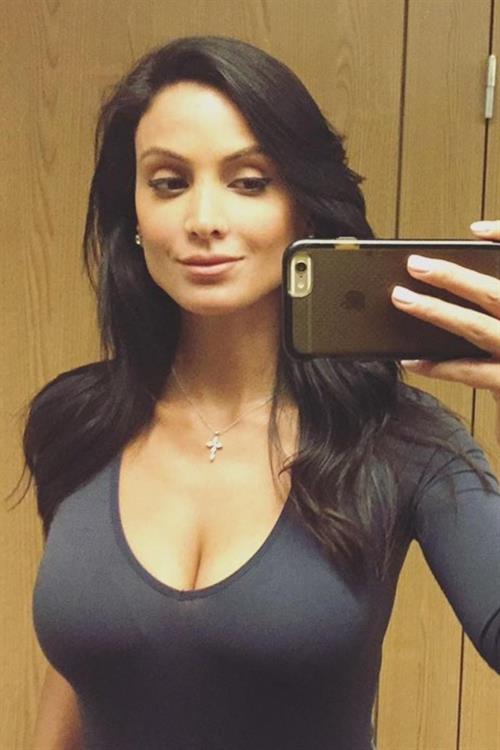 Crystal Marie Denha taking a selfie