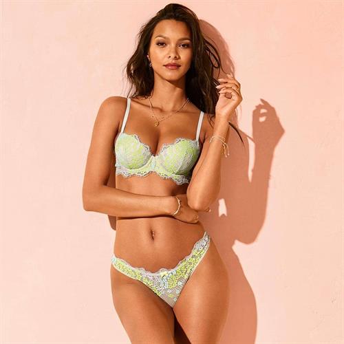 Lais Ribeiro in lingerie