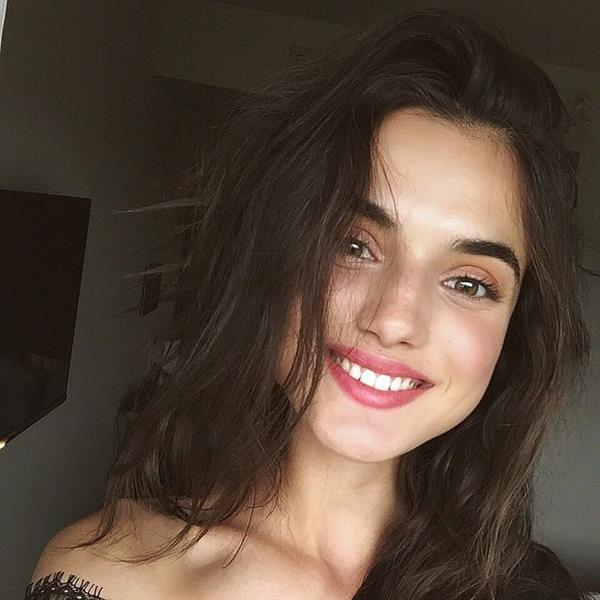 Blanca Padilla taking a selfie