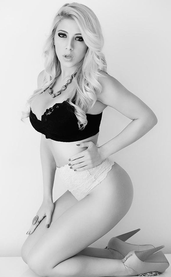 Valeria Orsini in lingerie