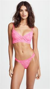 Bruna Lirio in lingerie