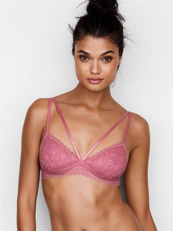 Daniela Braga in lingerie