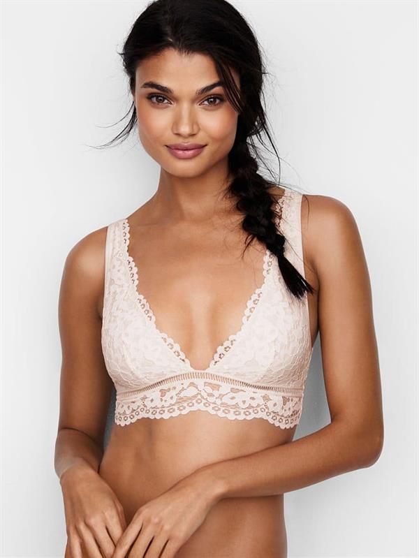 Daniela Braga in lingerie