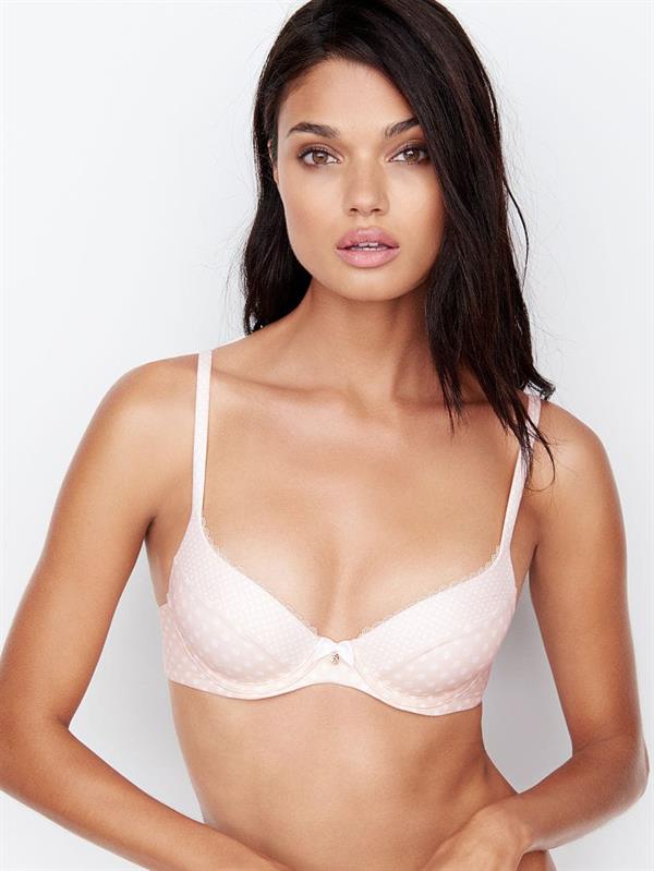 Daniela Braga in lingerie