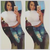 Siray Kong taking a selfie