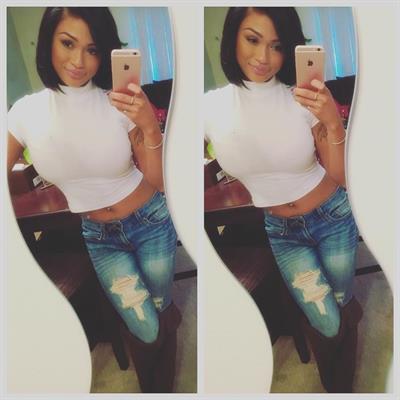 Siray Kong taking a selfie