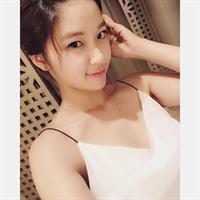 ohttomom taking a selfie