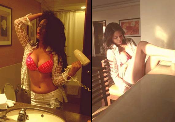 Poonam Pandey in lingerie