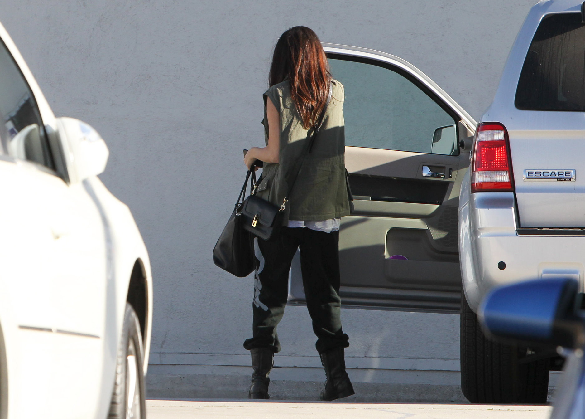 Selena Gomez - Hits the studio in black sweatpants in Los Angeles (11.05.2013) 