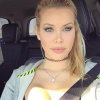 Kennedy Summers taking a selfie