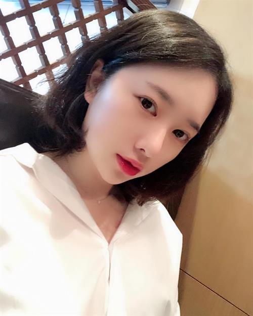 Kim Bitnara taking a selfie