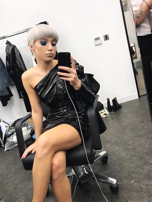 Sophie Shallai taking a selfie