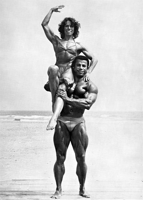 Lynn Conkwright Bikini Pictures Lynn Conkwright in a bikini