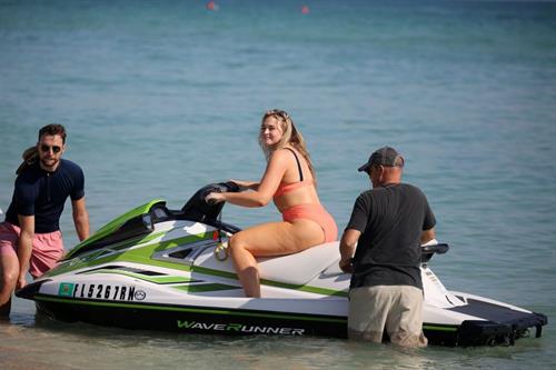 Iskra Lawrence in a swimsuit on Miami beach doing a photoshoot for Aerie on 11/26/2018