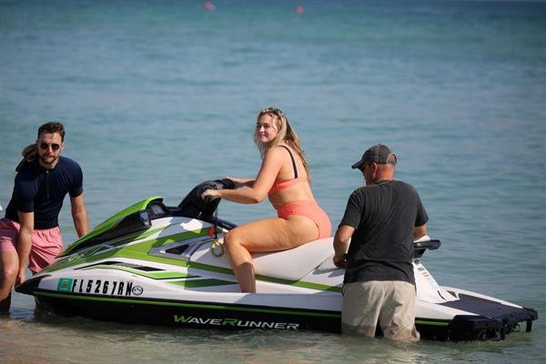 Iskra Lawrence in a swimsuit on Miami beach doing a photoshoot for Aerie on 11/26/2018