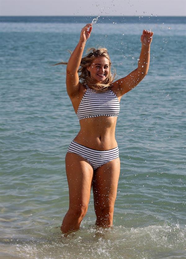 Iskra Lawrence in a swimsuit on Miami beach doing a photoshoot for Aerie on 11/26/2018