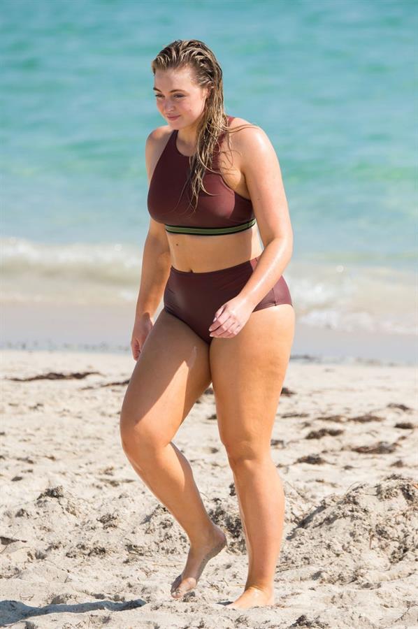 Iskra Lawrence in a swimsuit on Miami beach doing a photoshoot for Aerie on 11/26/2018