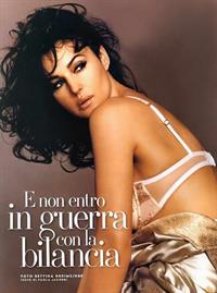 Monica Bellucci in lingerie