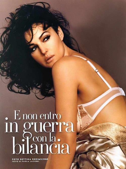 Monica Bellucci in lingerie