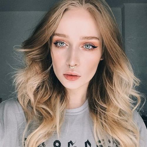 Alberta Berlin taking a selfie