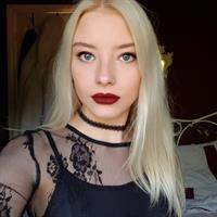 Bethan Thornhill taking a selfie