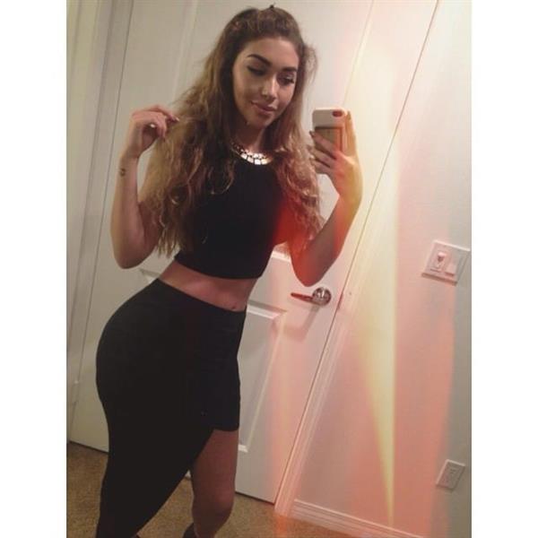 Chantel Jeffries taking a selfie