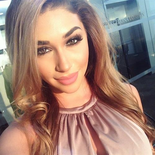 Chantel Jeffries taking a selfie