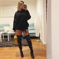 Chantel Jeffries taking a selfie