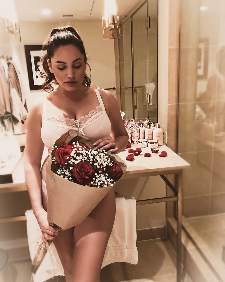 Kelly Brook in lingerie