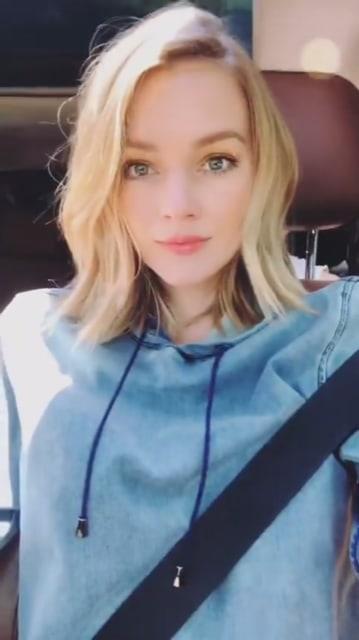 Lindsay Ellingson taking a selfie