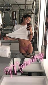 Sara Sampaio taking a selfie