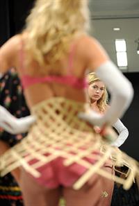 Doutzen Kroes in lingerie