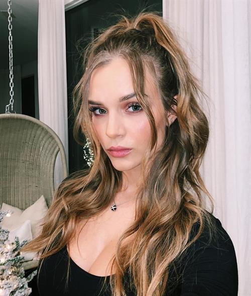 Josephine Skriver taking a selfie