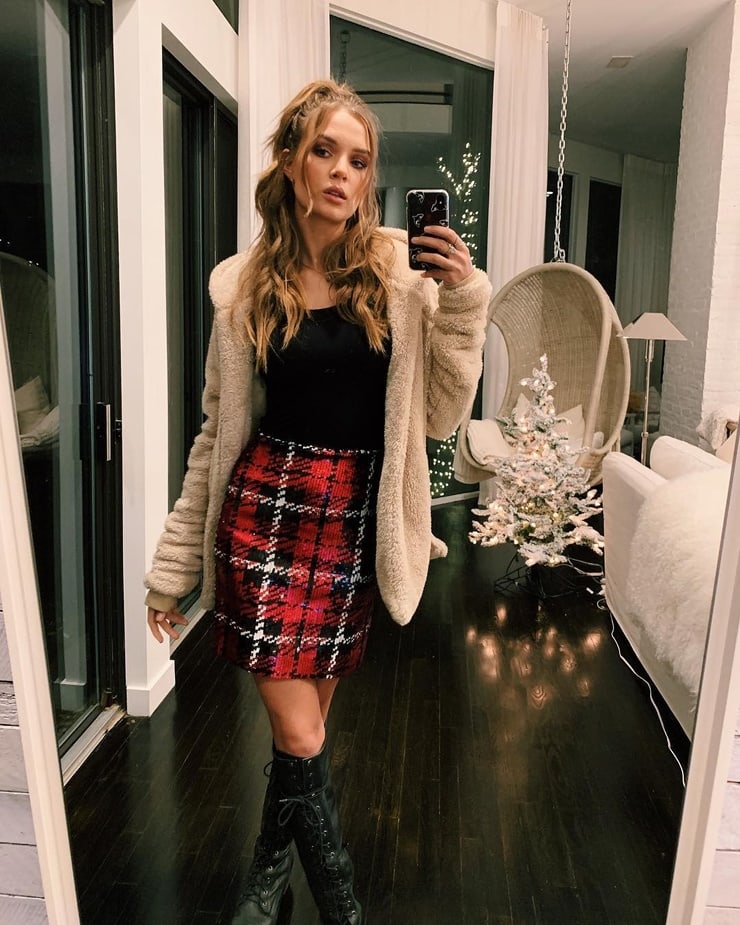 Josephine Skriver taking a selfie
