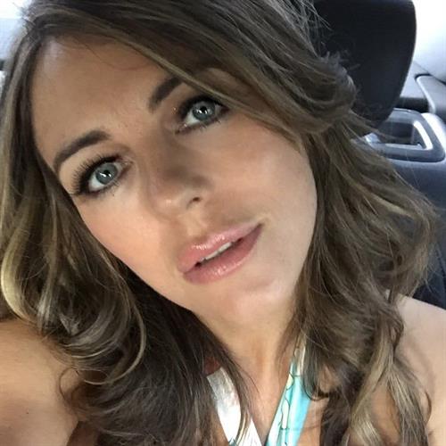 Elizabeth Hurley taking a selfie