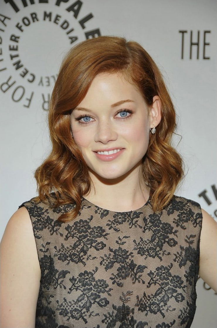 Jane Levy Pictures. 