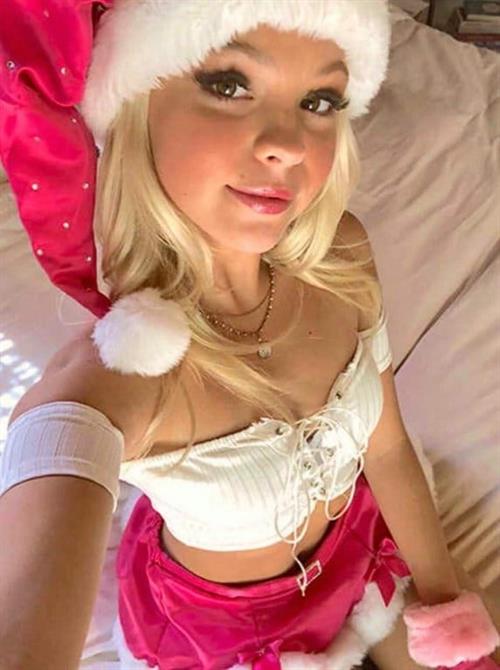 Jordyn Jones taking a selfie