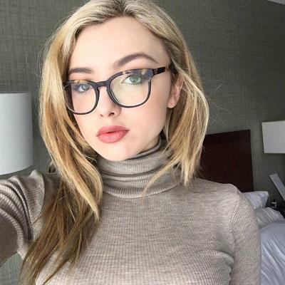 Peyton List taking a selfie